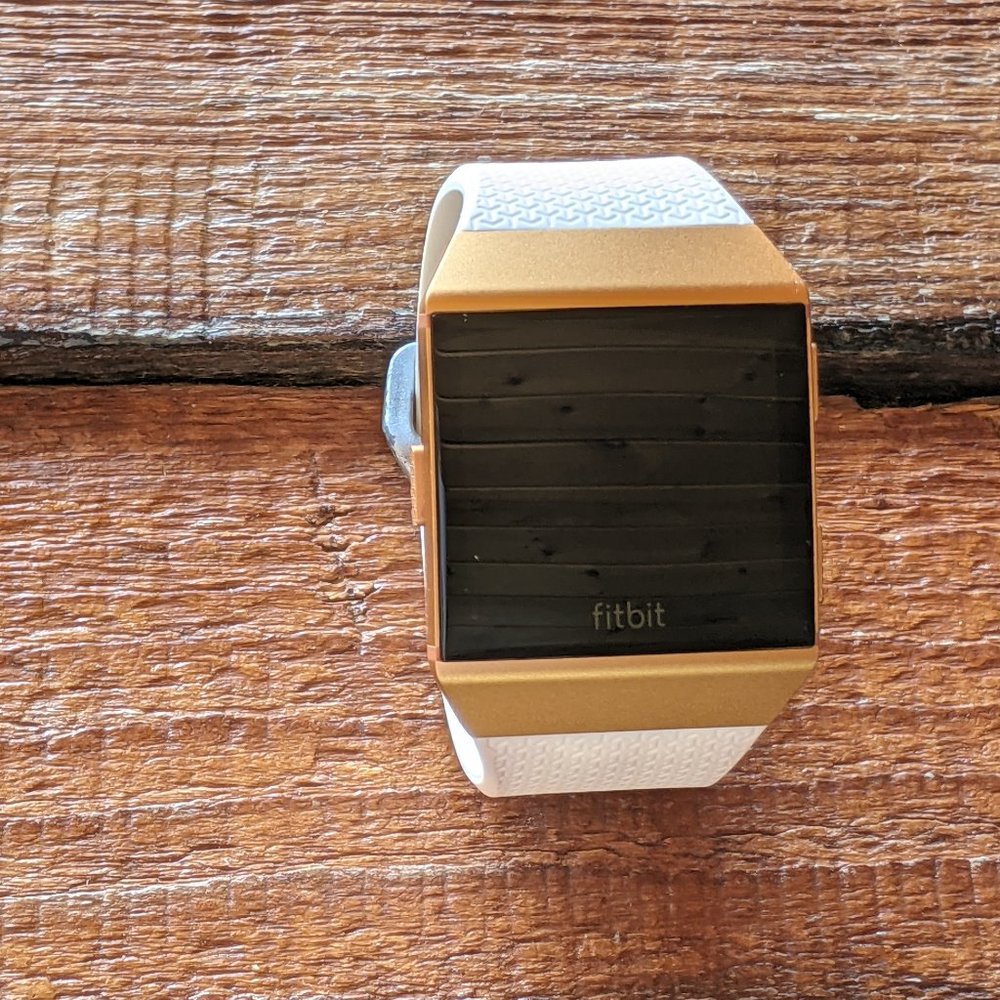 Fitbit Ionic™ Burnt Orange w/White Band